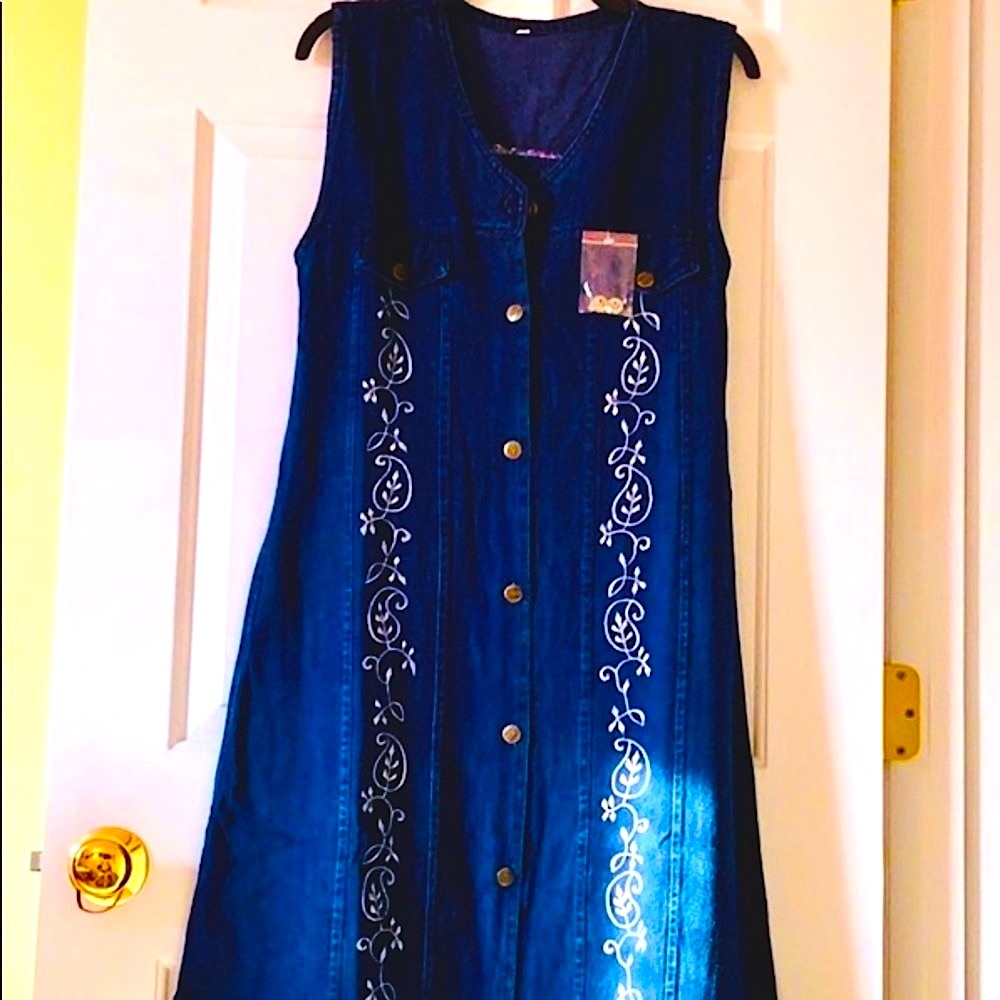 NEW Stunning Denim Dress🎉💐